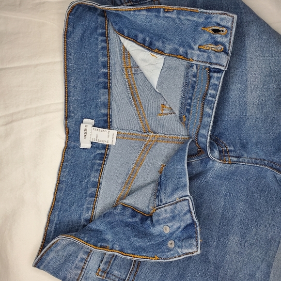 Forever21 Short - Picture 3 of 5